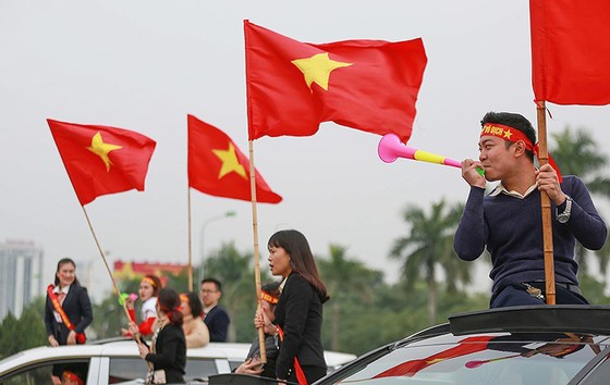 Mỹ Đình tràn ngập sắc đỏ-vàng trước trận chung kết AFF Cup ảnh 5
