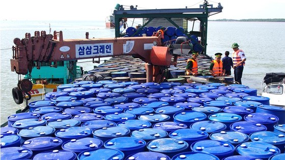 Bùng phát buôn lậu trên biển ảnh 1