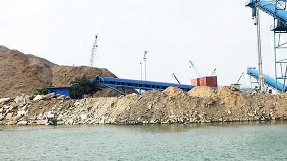 Vụ cảng hàng "nuốt" cảng cá: Yêu cầu cảng hàng tạm dừng thi công cầu cảng container ảnh 1
