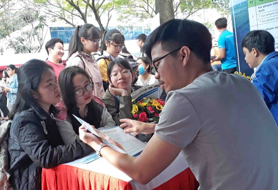Hơn 5.000 học sinh tham gia chương trình “Tư vấn tuyển sinh – hướng nghiệp 2019” tại Đà nẵng ảnh 1