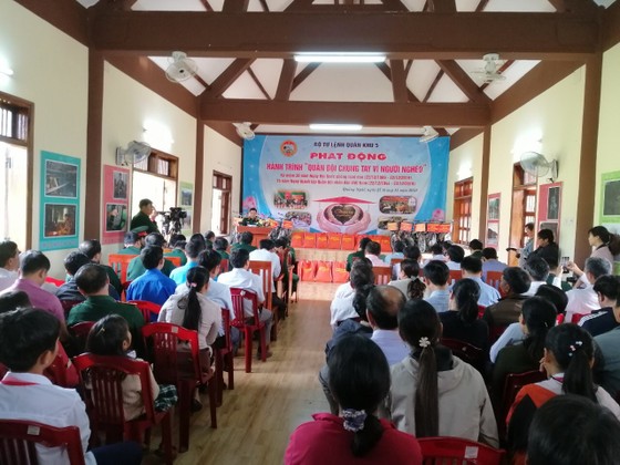 Lực lượng vũ trang Quân khu 5 chung tay vì người nghèo ảnh 1