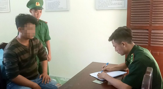 Bắt vụ vận chuyển 6.000 bao thuốc lá ngoại ảnh 1