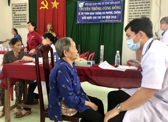 “Hành trình Việt Nam đất nước tôi yêu” mang trung thu đến với trẻ em Tiền Giang ảnh 9