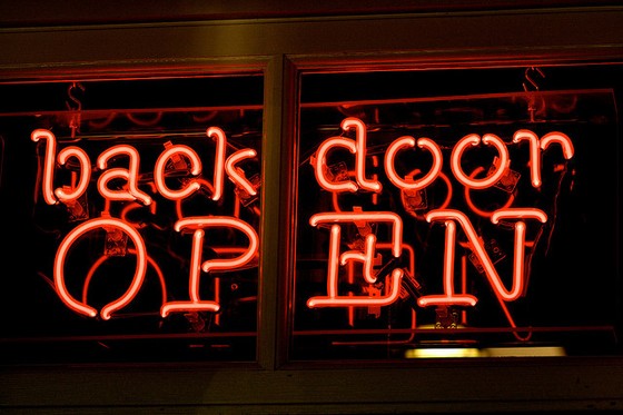 Backdoor được cài vào một sản phẩm phần mềm quản lý máy chủ được sử dụng bởi hàng trăm doanh nghiệp ảnh 2
