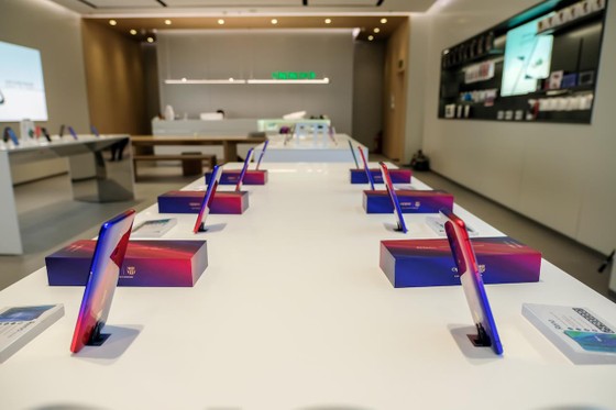 Oppo Reno Zoom 10x phiên bản đặc biệt Barcelona tại Việt Nam ảnh 3