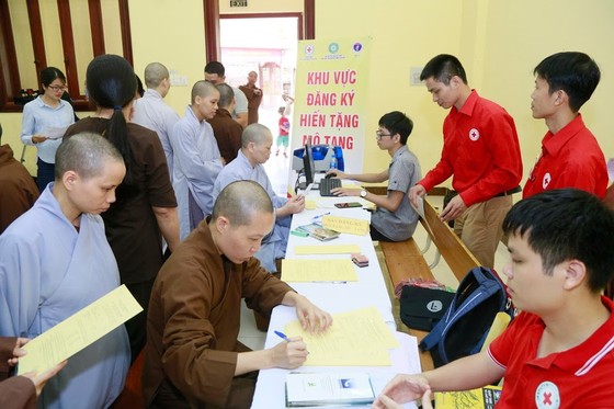 Hàng trăm tăng ni, phật tử tham dự ngày hội Hiến máu cứu người - Hành Bồ Tát đạo ảnh 3