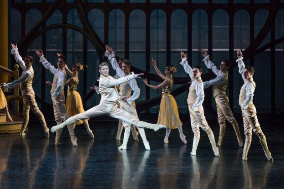 Vở ballet kinh điển Cô bé Lọ Lem của Paris đến với khán giả Việt Nam ảnh 1