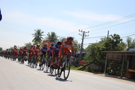 Giải xe đạp VOH: VUS TPHCM bắt đầu "đánh" Áo xanh cho Lê Nguyệt Minh ảnh 1