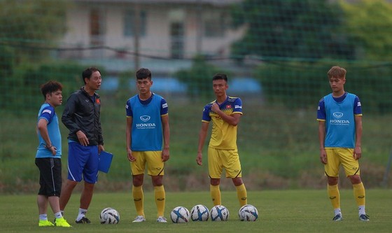 U22 Việt Nam và U22 UAE 'làm nóng' tại TPHCM ảnh 1