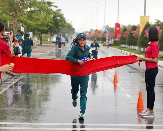 1.500 VĐV chạy Việt dã mừng 40 năm Cần Giờ sáp nhập với TPHCM ảnh 5