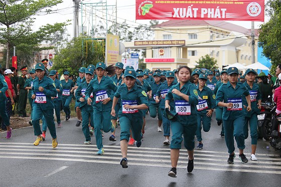 1.500 VĐV chạy Việt dã mừng 40 năm Cần Giờ sáp nhập với TPHCM ảnh 2