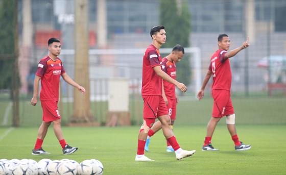 Ông Park vẫn chờ Trọng Hoàng và Văn Hậu ảnh 2