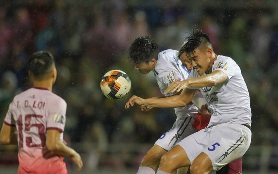 Cuộc đua tránh suất đi dự play-off: HA.GL đang… sáng cửa ảnh 1