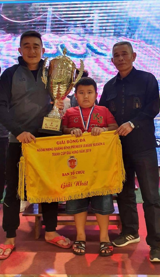 Ông bầu “chất chơi” và “đa năng” của làng phủi Quảng Bình ảnh 1