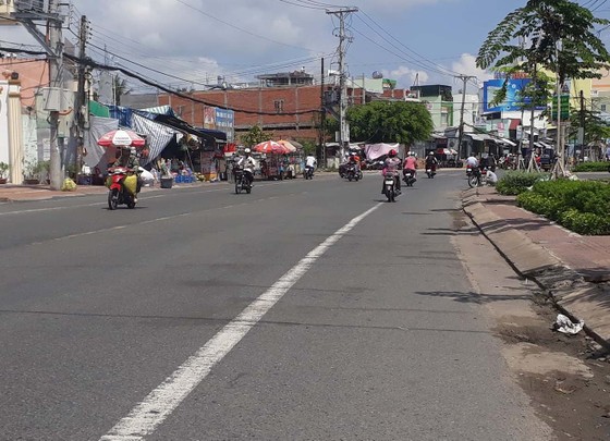 Truy tìm tài xế lái ô tô tông chết công nhân quét rác rồi bỏ trốn ảnh 1