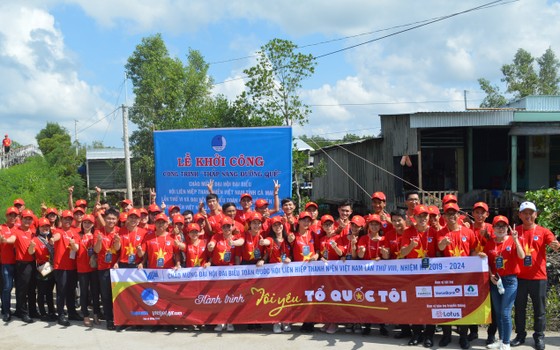 Hành trình “Tôi yêu Tổ quốc tôi” về Đất Mũi - Cà Mau ảnh 1