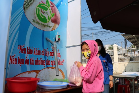 “ATM gạo” lan tỏa đến Cà Mau ảnh 1