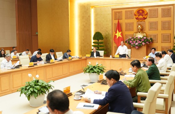 Từ ngày 16-3, thực hiện nghiêm việc đeo khẩu trang nơi công cộng có đông người ảnh 1