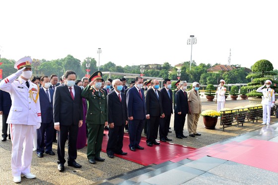 Lãnh đạo Đảng, Nhà nước vào Lăng viếng Chủ tịch Hồ Chí Minh nhân kỷ niệm 75 năm Quốc khánh 2-9 ảnh 1