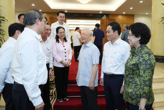 Tập thể Bộ Chính trị làm việc với tập thể Ban Thường vụ Thành ủy TPHCM ảnh 7