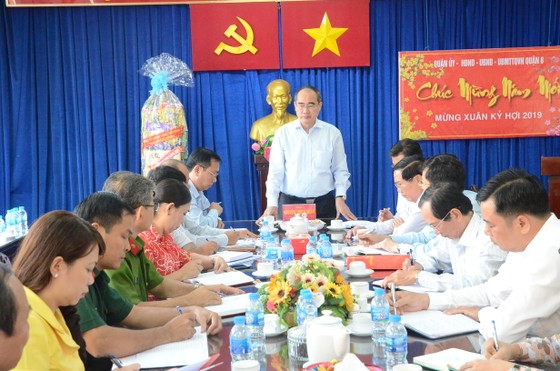 Bí thư Thành ủy TPHCM Nguyễn Thiện Nhân: Sự hài lòng của người dân là cơ sở trả thu nhập tăng thêm cho công chức ảnh 1