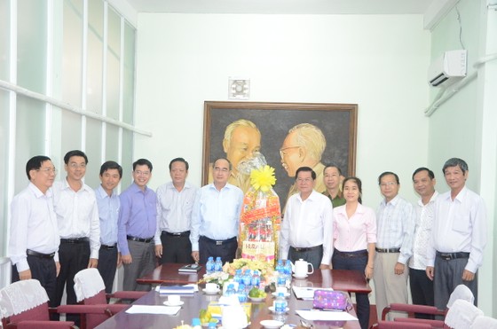 Bí thư Thành ủy TPHCM Nguyễn Thiện Nhân: Sự hài lòng của người dân là cơ sở trả thu nhập tăng thêm cho công chức ảnh 2