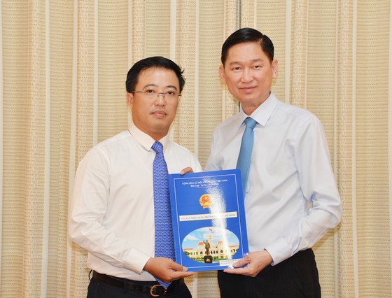 Ông Lê Huỳnh Minh Tú làm Phó Giám đốc Sở Công thương TPHCM ảnh 1