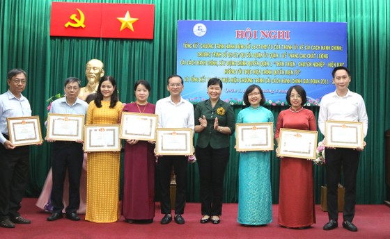 Quận 1 giải quyết thủ tục hành chính “không giấy” ảnh 2