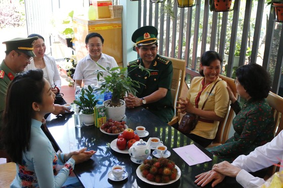 TPHCM tặng quà hơn 75.700 thương binh, liệt sĩ nhân dịp 27-7 ảnh 3