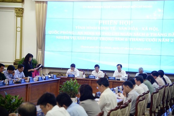 Chủ tịch UBND TPHCM: Công việc quan trọng nhất hiện nay với sở, ngành, quận, huyện là hỗ trợ doanh nghiệp ảnh 1