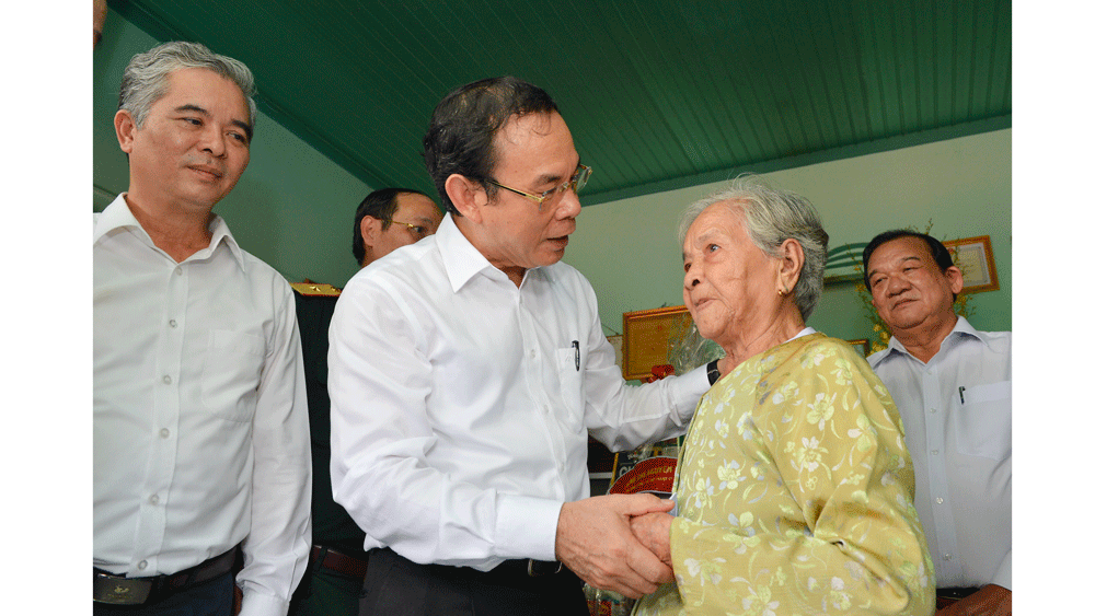 Bí thư Thành ủy TPHCM Nguyễn Văn Nên viếng Đền tưởng niệm Liệt sĩ Bến Dược ảnh 4