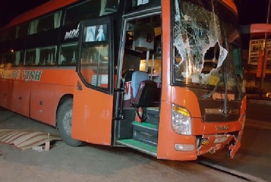 2 học sinh THPT tử vong tại chỗ sau cú va chạm với xe khách ảnh 1