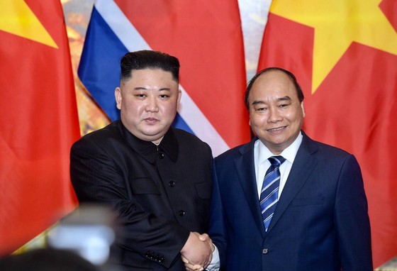 Thủ tướng Nguyễn Xuân Phúc hội kiến với Chủ tịch Kim Jong-un ảnh 4