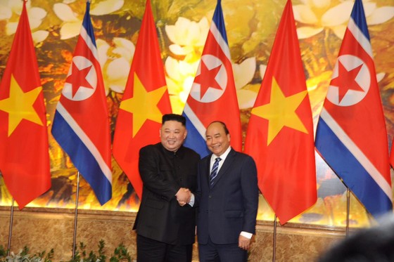 Thủ tướng Nguyễn Xuân Phúc hội kiến với Chủ tịch Kim Jong-un ảnh 3
