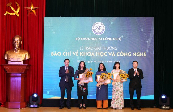 Trao Giải thưởng Báo chí về KH-CN năm 2019 ảnh 2