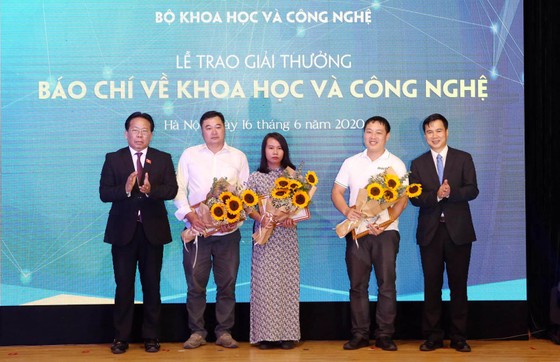 Trao Giải thưởng Báo chí về KH-CN năm 2019 ảnh 4