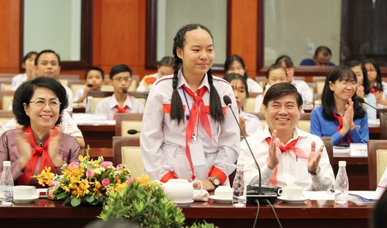 Lãnh đạo TPHCM gặp gỡ thiếu nhi thành phố dịp đầu xuân Kỷ Hợi 2019 ảnh 2