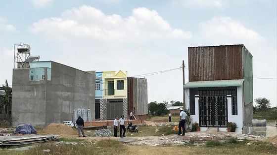 Huyện ủy Bình Chánh kỷ luật nhiều tổ chức đảng, đảng viên vi phạm về đất đai, xây dựng ảnh 1