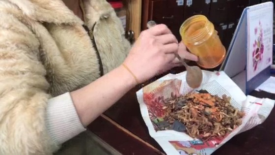 Xông nhà cho 'vượng khí', nào ngờ bị ngộ độc thạch tín ảnh 2