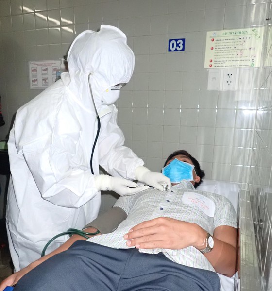 Diễn tập 2 tình huống khẩn cấp tiếp nhận bệnh nhân nhiễm virus Corona ảnh 5