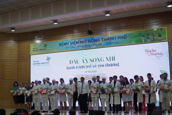 Cặp song sinh Trúc Nhi - Diệu Nhi khỏe mạnh, xuất viện ảnh 3