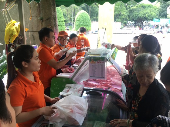 Khai trương Phiên chợ nông sản an toàn tại Công viên Lê Văn Tám ảnh 3