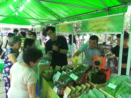 Khai mạc chợ phiên nông sản an toàn tại quận Bình Tân ảnh 2