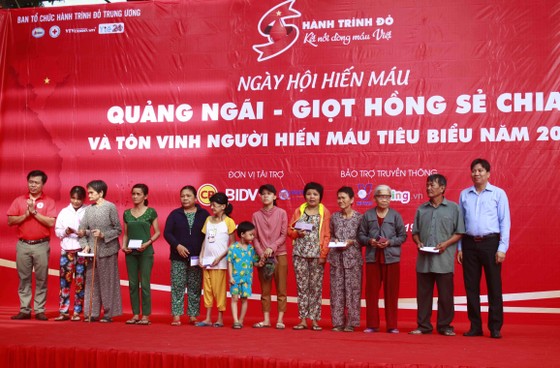 Khai mạc Hành trình Đỏ “Quảng Ngãi - Giọt hồng sẻ chia” ảnh 3