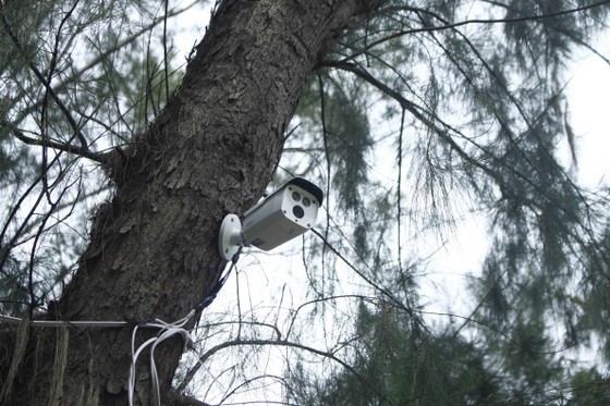 'Tử tế với Sa Cần' lắp camera giám sát hành vi xả rác cửa biển ảnh 1