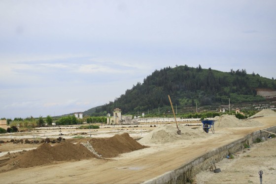 Quảng Ngãi: Nhiều ý kiến xử lý đất thải từ hoạt động sản xuất nông nghiệp đảo Lý Sơn ảnh 1