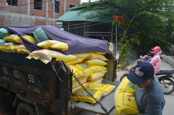 Các tỉnh miền Trung 'căng mình' chống bão số 6 ảnh 9