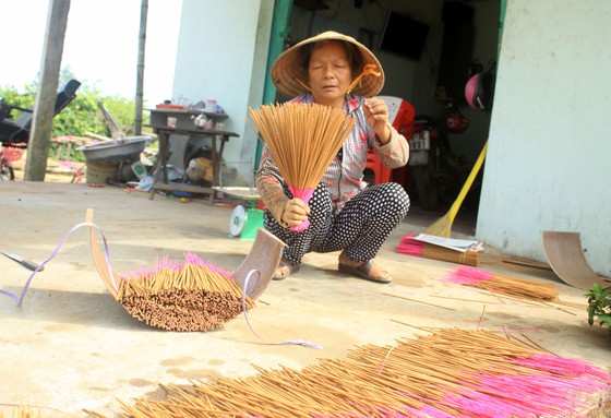 Nghề làm nhang ở phố xưa Thu Xà ảnh 10