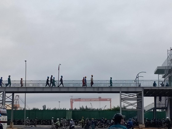 Quảng Ngãi: Khắc phục và làm rõ việc chen chúc vào cổng tại Nhà máy Hòa Phát Dung Quất ảnh 2
