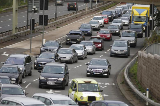 Xe trên 12 năm vào London phải nộp phí độc hại ảnh 1